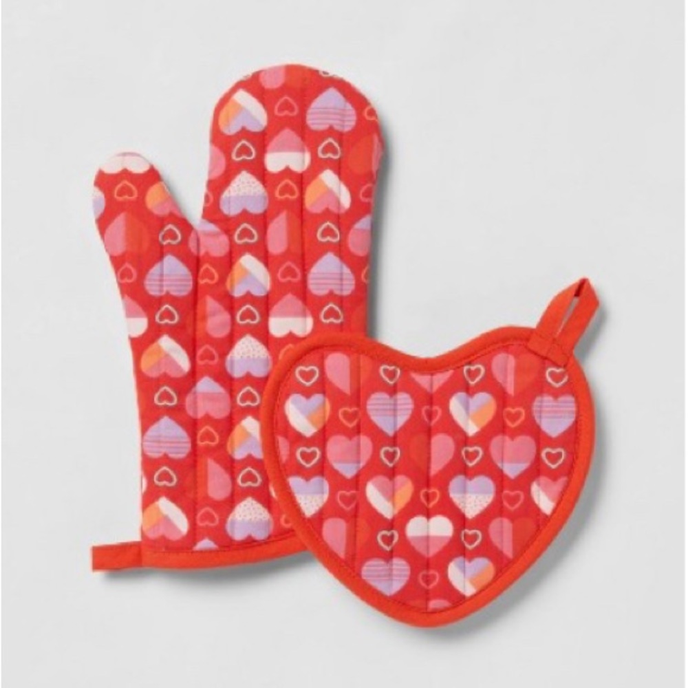 Spritz 2pc Hearts Oven Mitt and Pot Holder Set